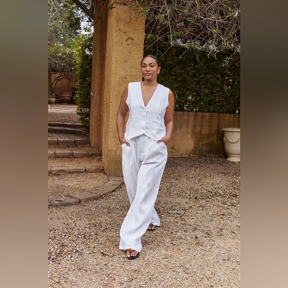 DISSH white Linen Vest & Norah Pants Set
Both pants and vest are included- - Picture 6 of 13